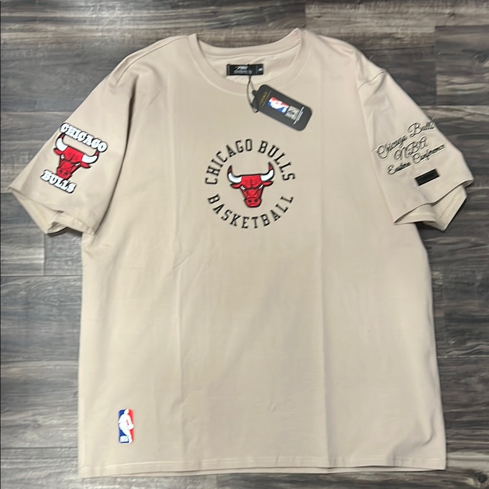 Men’s special edition licensed Chicago Bulls Beige T-Shirt